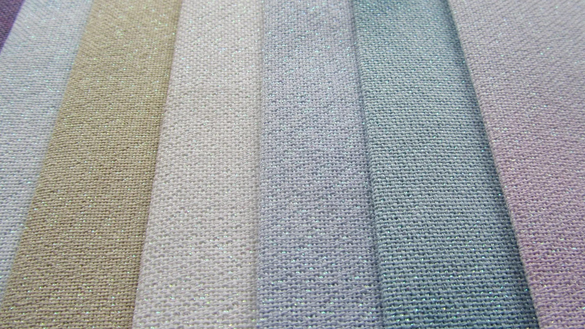 Aida, Evenweave or Linen? Choosing Your Cross Stitch Fabric